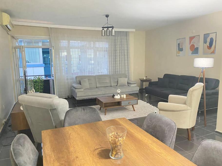 이스탄불 Comfy - Spacious Flat On The Kadikoey Seaside 아파트 외부 사진