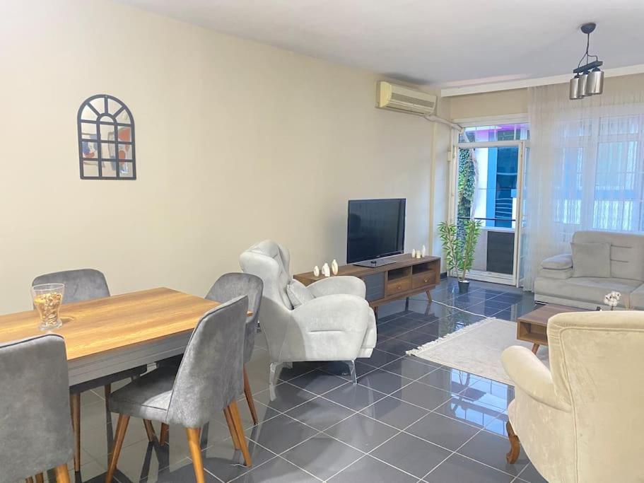 이스탄불 Comfy - Spacious Flat On The Kadikoey Seaside 아파트 외부 사진